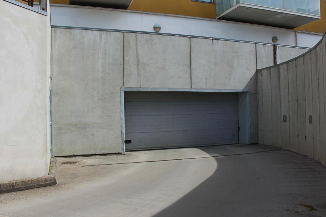 New Modern 4-Room Apartment With Big Balcony And Undeground Parking In Center Of Tallinn Bagian luar foto